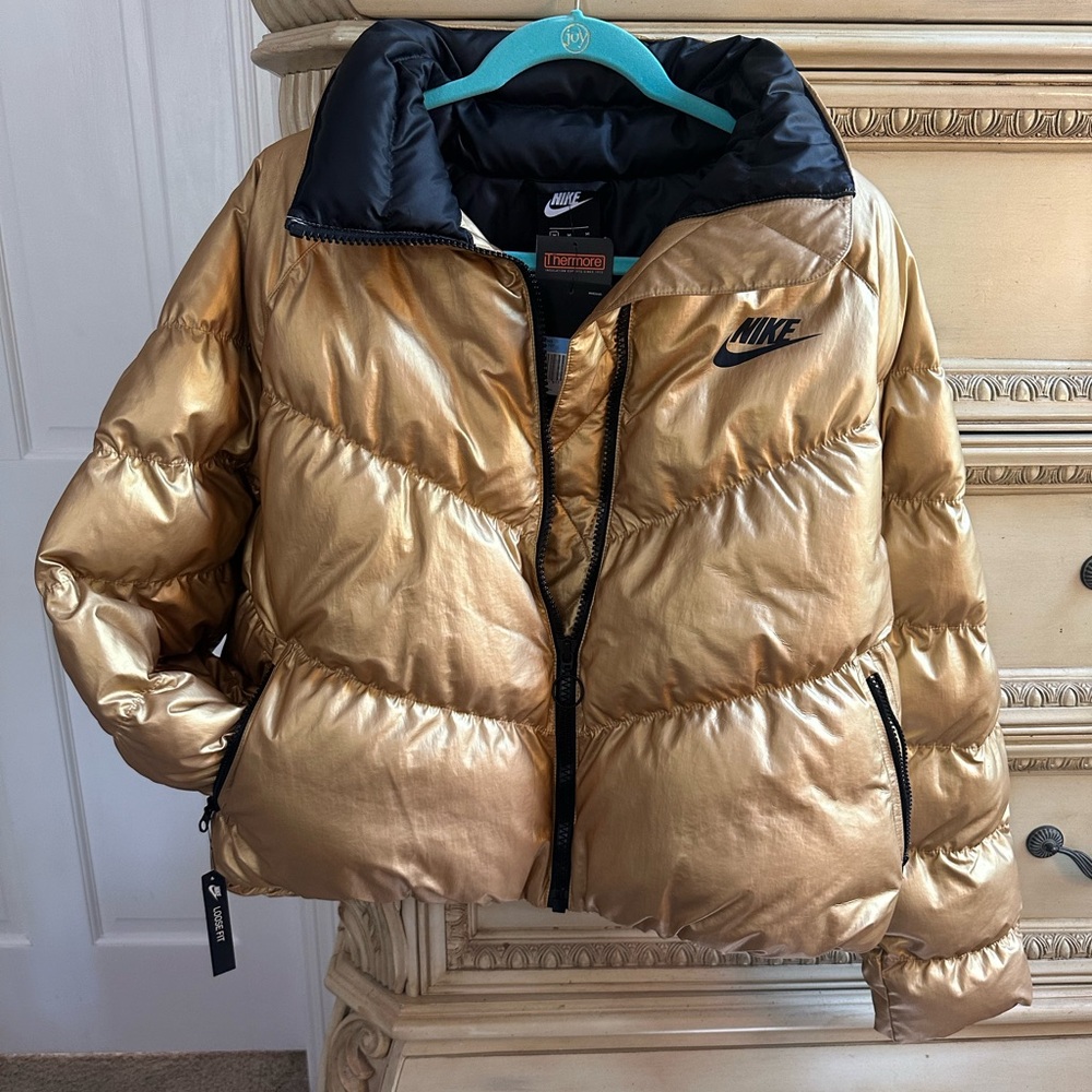 ❤️❤️NWT NIKE METALLIC GOLD PUFFER JACKET